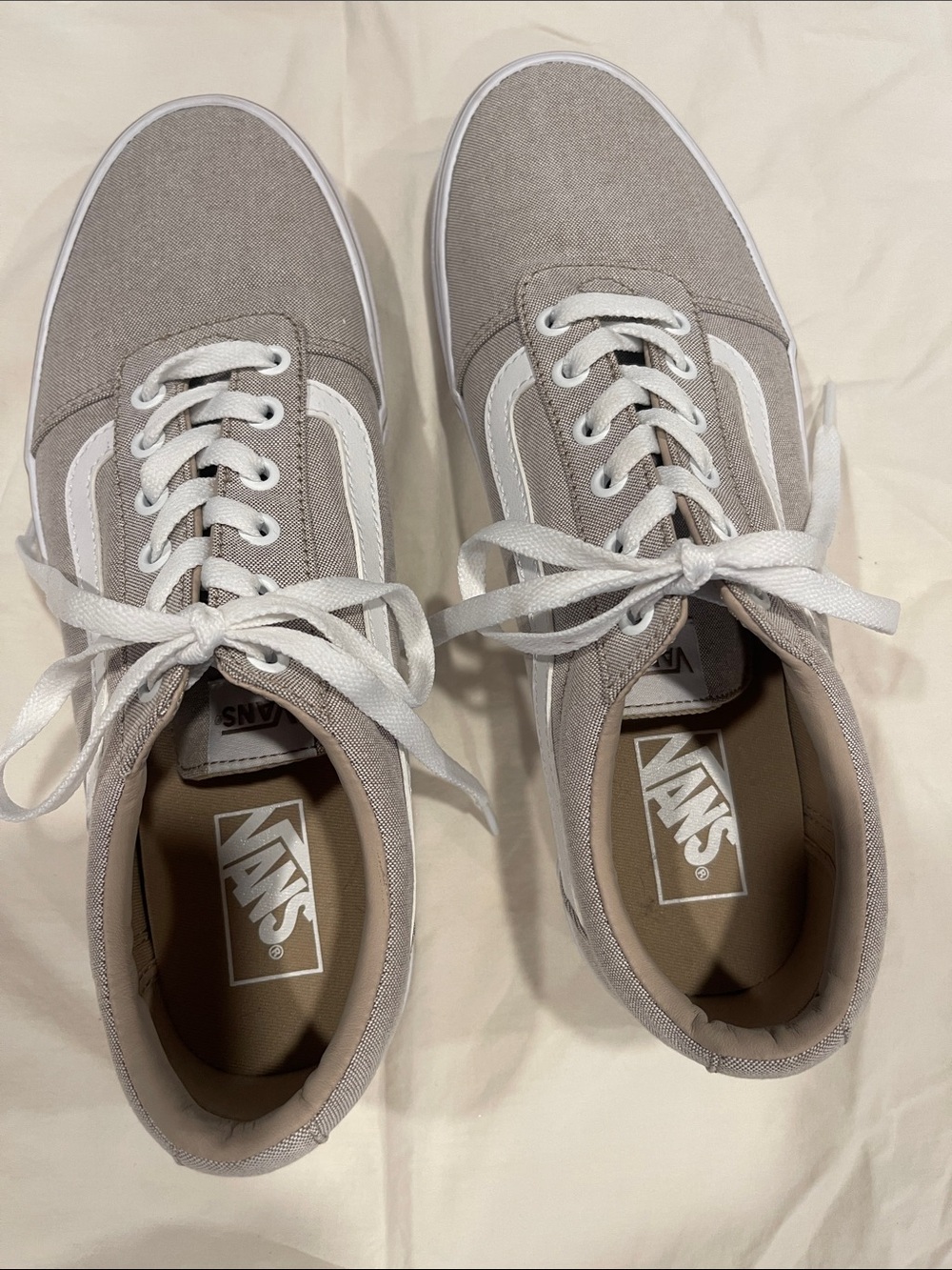 Vans Women’s Canvas Sneakers in Light Gray and White Like New Smoke free home